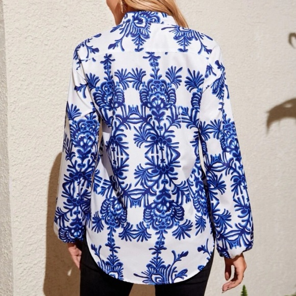 NEW INVENTORY 🌺Allover Print Lantern Sleeve Blouse🌺 - Picture 5 of 7